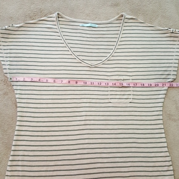 Maurices V-Neck Short Sleeve Top/Tee. Sz. Lg. - Picture 3 of 7